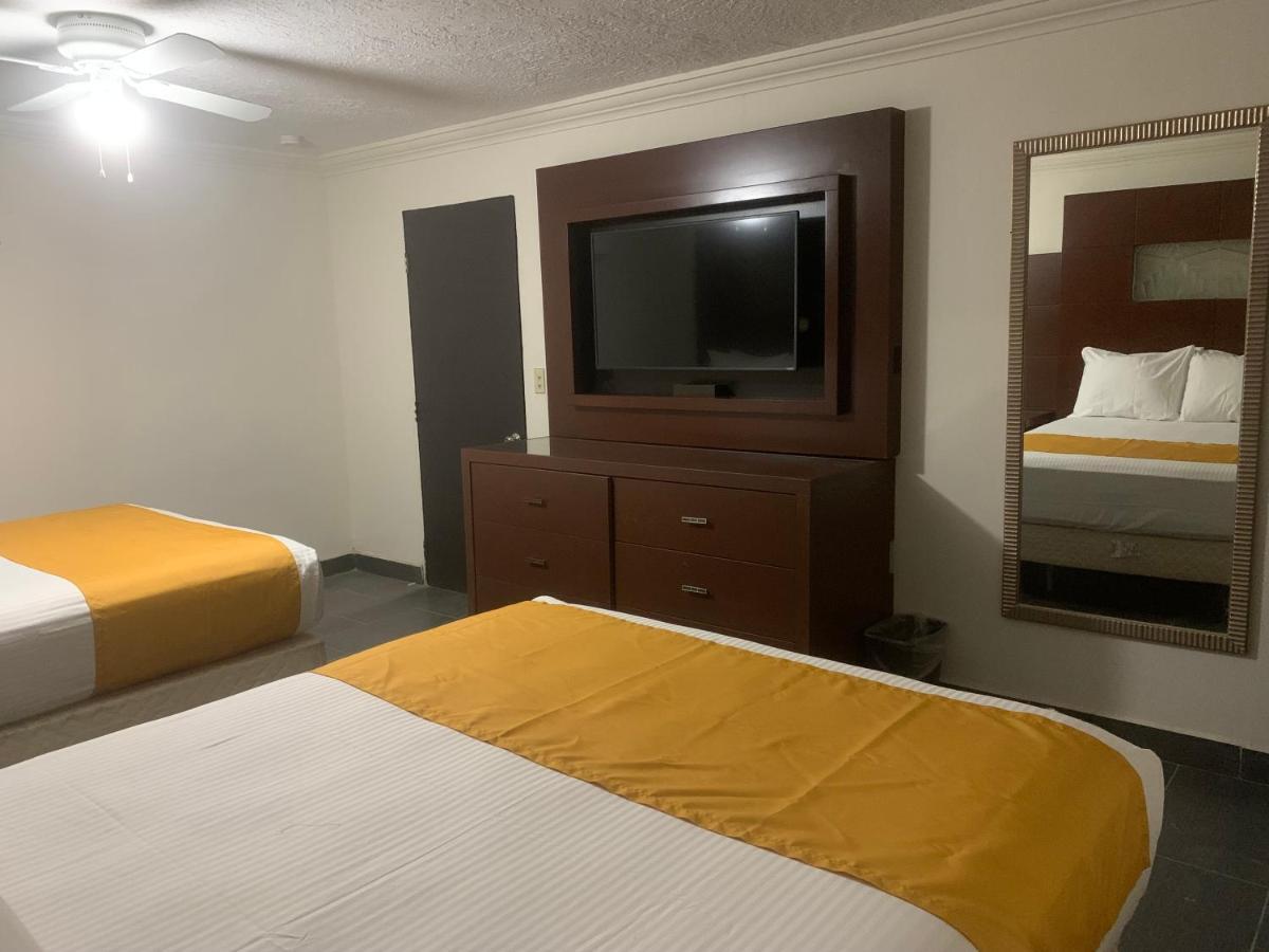 Hotel Los Arcos Mexicali Esterno foto