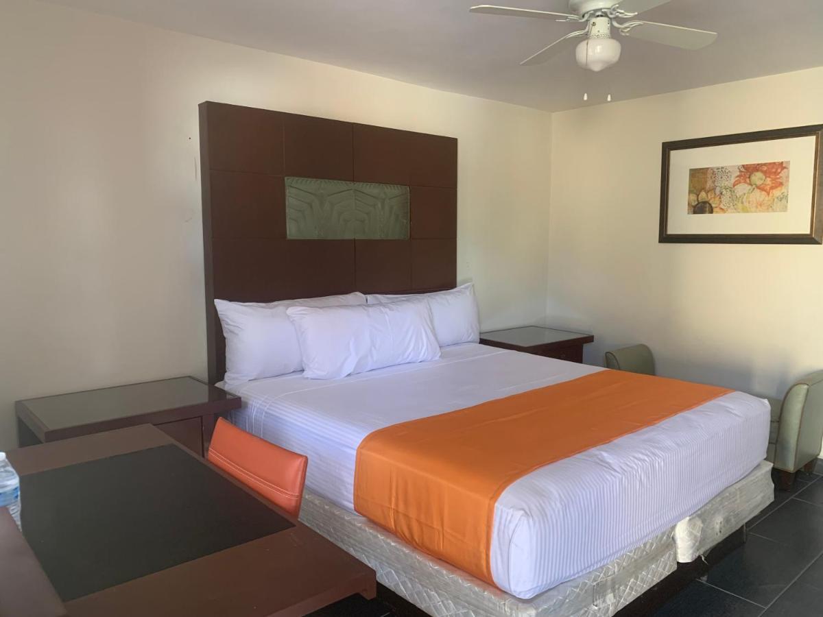 Hotel Los Arcos Mexicali Esterno foto