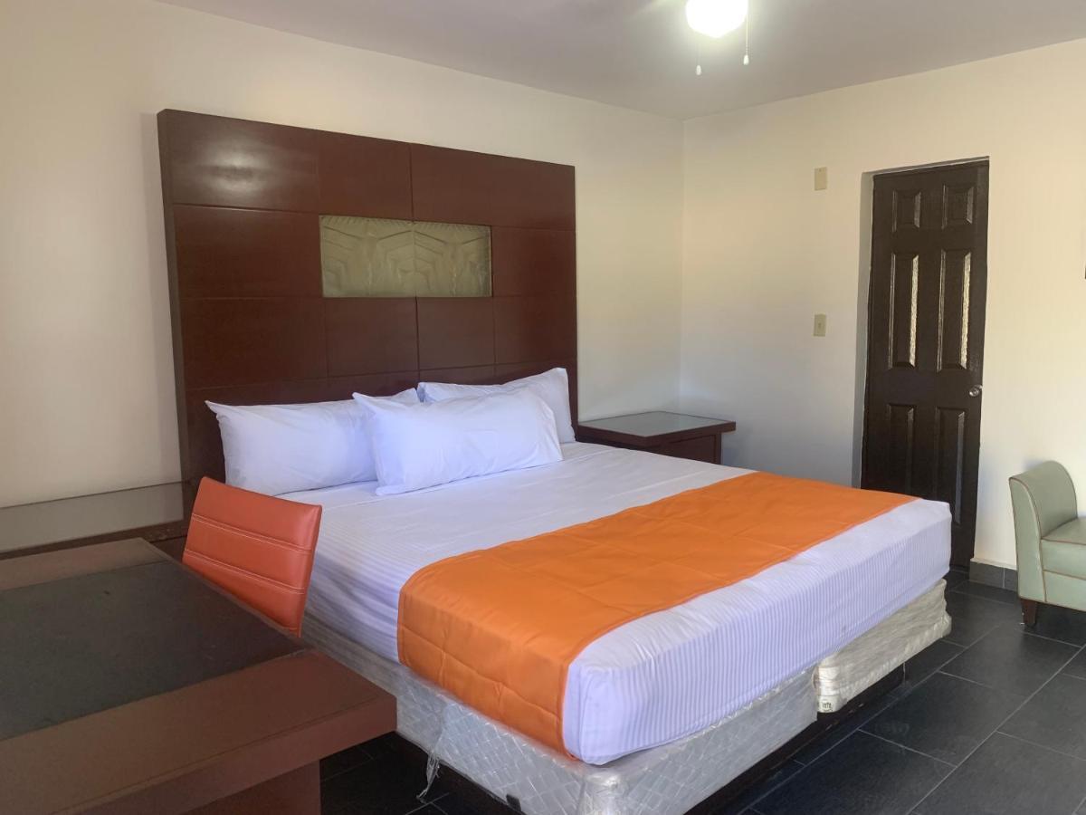 Hotel Los Arcos Mexicali Esterno foto