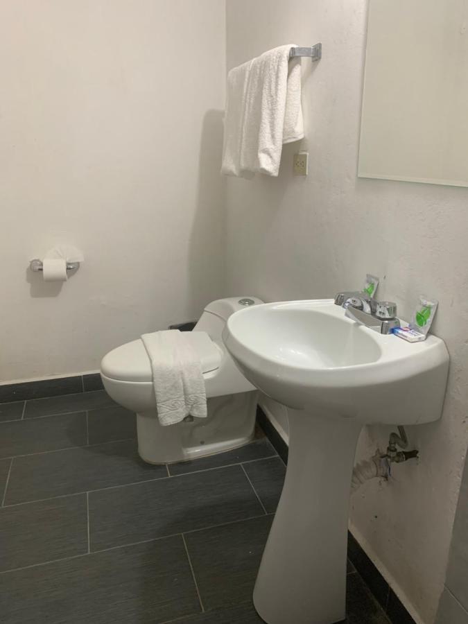 Hotel Los Arcos Mexicali Esterno foto